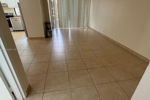 Condominio en alquiler en Sunny Isles Beach, Florida, 1 dormitorio, 71.26 m2 № 1993091 - foto 12