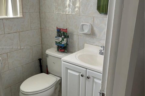 Снять в аренду коммерческую недвижимость в Майами, Флорида 1 спальня, 118.17м2, № 2035626 - фото 6