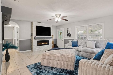 House in Haines City, Florida 3 bedrooms, 102.84 sq.m. № 2354824 - photo 2