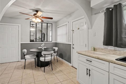 House in Haines City, Florida 3 bedrooms, 102.84 sq.m. № 2354824 - photo 6