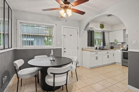 House in Haines City, Florida 3 bedrooms, 102.84 sq.m. № 2354824 - photo 5