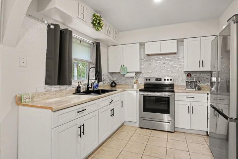 House in Haines City, Florida 3 bedrooms, 102.84 sq.m. № 2354824 - photo 7