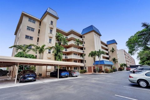 Condominio en alquiler en Fort Lauderdale, Florida, 2 dormitorios, 95.69 m2 № 701757 - foto 1
