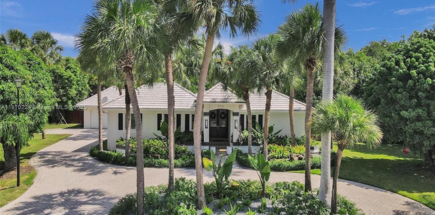 House in Palmetto Bay, Florida 4 bedrooms, 266.91 sq.m. № 1895299