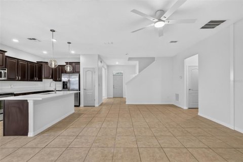 Villa ou maison à vendre à Apopka, Floride: 4 chambres, 220.09 m2 № 2402869 - photo 5