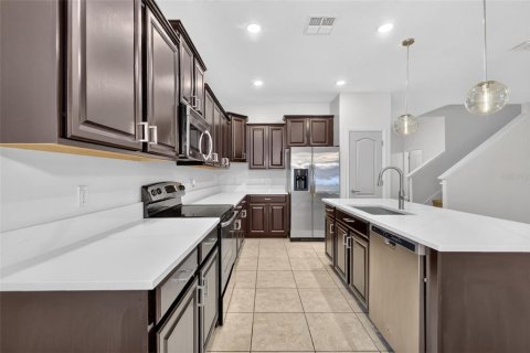 Villa ou maison à vendre à Apopka, Floride: 4 chambres, 220.09 m2 № 2402869 - photo 4