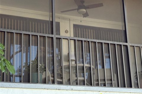 Copropriété à vendre à Palm Harbor, Floride: 2 chambres, 76.64 m2 № 2142348 - photo 2