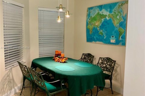 Copropriété à vendre à Tamarac, Floride: 2 chambres, 140.56 m2 № 2005463 - photo 4