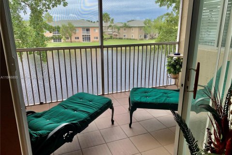 Copropriété à vendre à Tamarac, Floride: 2 chambres, 140.56 m2 № 2005463 - photo 2