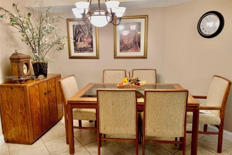 Copropriété à vendre à Tamarac, Floride: 2 chambres, 140.56 m2 № 2005463 - photo 6