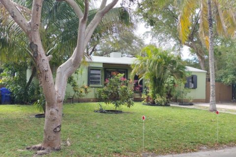 House in Miami, Florida 2 bedrooms, 132.48 sq.m. № 2022398 - photo 3