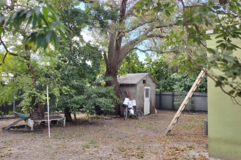 House in Miami, Florida 2 bedrooms, 132.48 sq.m. № 2022398 - photo 7