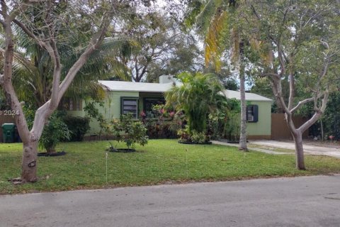 House in Miami, Florida 2 bedrooms, 132.48 sq.m. № 2022398