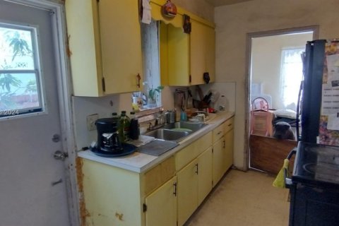 House in Miami, Florida 2 bedrooms, 132.48 sq.m. № 2022398 - photo 5