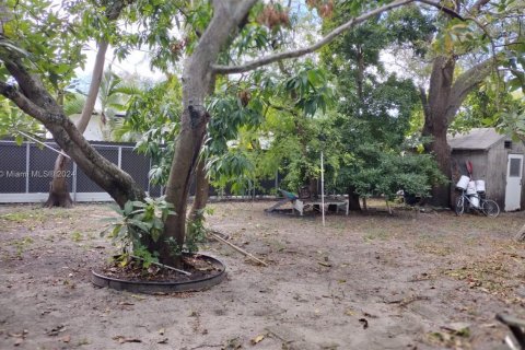 House in Miami, Florida 2 bedrooms, 132.48 sq.m. № 2022398 - photo 6