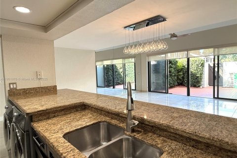 Adosado en alquiler en Miami, Florida, 3 dormitorios, 147.9 m2 № 1953713 - foto 12