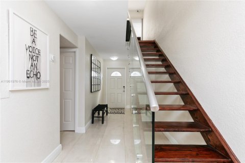 Adosado en alquiler en Miami, Florida, 3 dormitorios, 147.9 m2 № 1953713 - foto 18