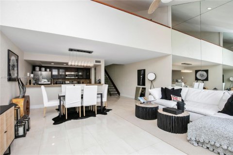 Adosado en alquiler en Miami, Florida, 3 dormitorios, 147.9 m2 № 1953713 - foto 6