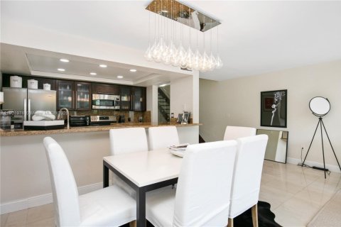 Adosado en alquiler en Miami, Florida, 3 dormitorios, 147.9 m2 № 1953713 - foto 7