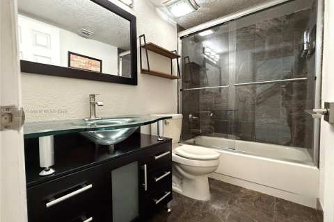 Adosado en alquiler en Miami, Florida, 3 dormitorios, 147.9 m2 № 1953713 - foto 17