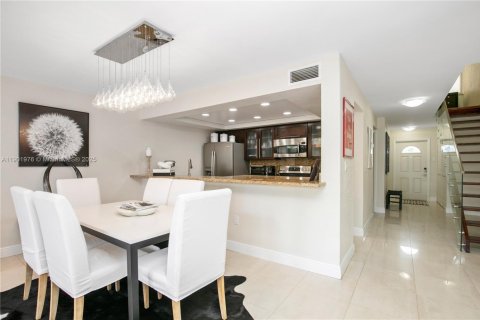 Adosado en alquiler en Miami, Florida, 3 dormitorios, 147.9 m2 № 1953713 - foto 5
