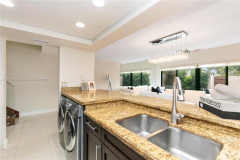 Adosado en alquiler en Miami, Florida, 3 dormitorios, 147.9 m2 № 1953713 - foto 11