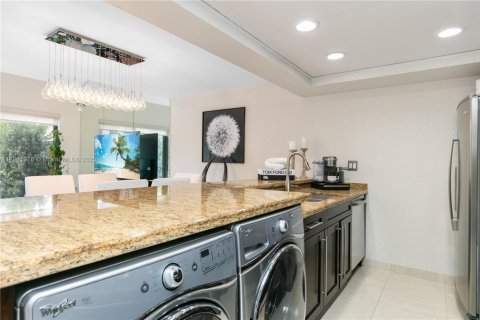 Adosado en alquiler en Miami, Florida, 3 dormitorios, 147.9 m2 № 1953713 - foto 10