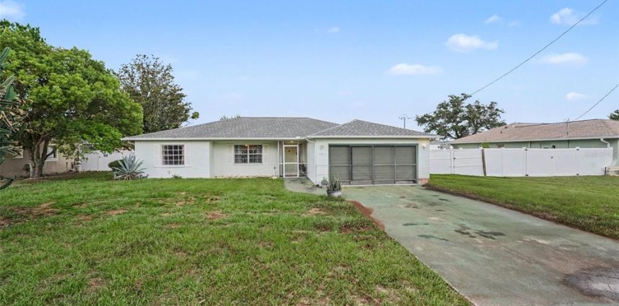 Villa ou maison à Spring Hill, Floride 3 chambres, 133.04 m2 № 2287605
