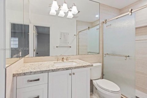 House in Palmetto Bay, Florida 4 bedrooms, 176.98 sq.m. № 2005159 - photo 11