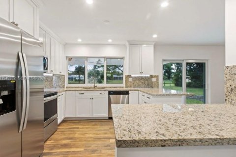 House in Palmetto Bay, Florida 4 bedrooms, 176.98 sq.m. № 2005159 - photo 7