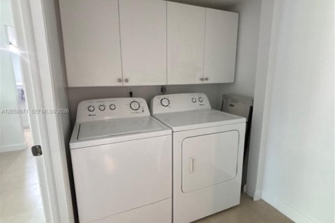 Copropriété à louer à Miami Lakes, Floride: 2 chambres, 106.56 m2 № 2179724 - photo 16