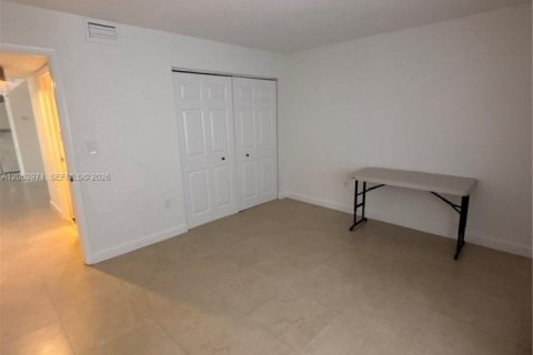 Copropriété à louer à Miami Lakes, Floride: 2 chambres, 106.56 m2 № 2179724 - photo 12