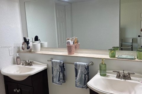 Copropriété à louer à Miami Lakes, Floride: 2 chambres, 106.56 m2 № 2179724 - photo 23