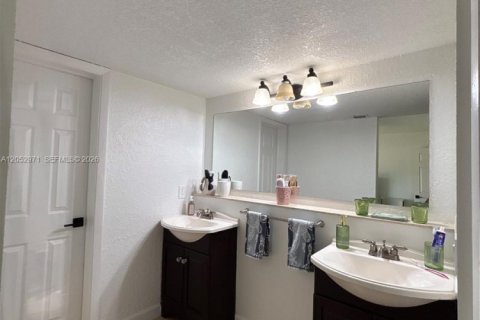 Copropriété à louer à Miami Lakes, Floride: 2 chambres, 106.56 m2 № 2179724 - photo 25