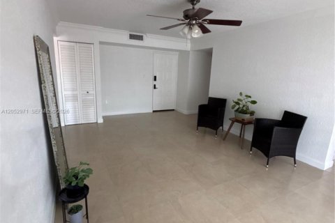 Copropriété à louer à Miami Lakes, Floride: 2 chambres, 106.56 m2 № 2179724 - photo 24
