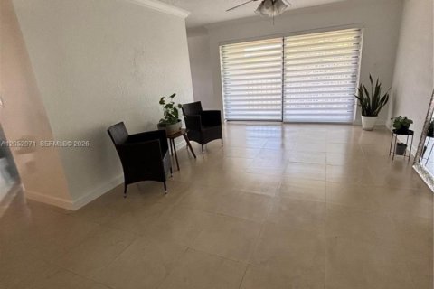 Copropriété à louer à Miami Lakes, Floride: 2 chambres, 106.56 m2 № 2179724 - photo 6