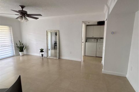 Copropriété à louer à Miami Lakes, Floride: 2 chambres, 106.56 m2 № 2179724 - photo 27