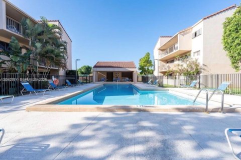 Copropriété à louer à Miami Lakes, Floride: 2 chambres, 106.56 m2 № 2179724 - photo 4