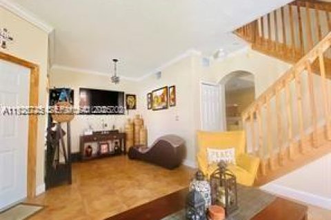 Снять в аренду квартиру в Дорал, Флорида 3 спальни, 112.41м2, № 1984224 - фото 3