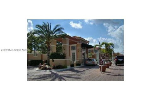 Снять в аренду квартиру в Дорал, Флорида 3 спальни, 112.41м2, № 1984224 - фото 13