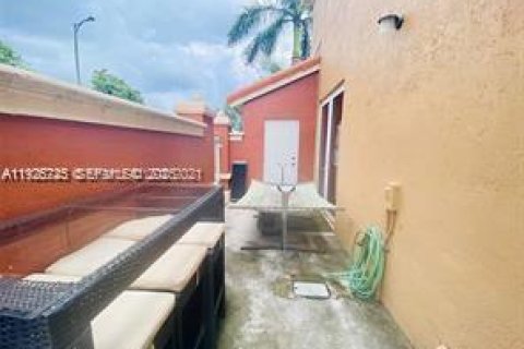 Снять в аренду квартиру в Дорал, Флорида 3 спальни, 112.41м2, № 1984224 - фото 12