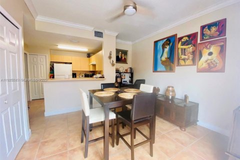 Снять в аренду квартиру в Дорал, Флорида 3 спальни, 112.41м2, № 1984224 - фото 10