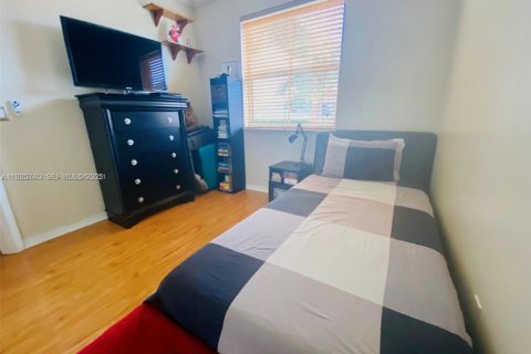 Снять в аренду квартиру в Дорал, Флорида 3 спальни, 112.41м2, № 1984224 - фото 11