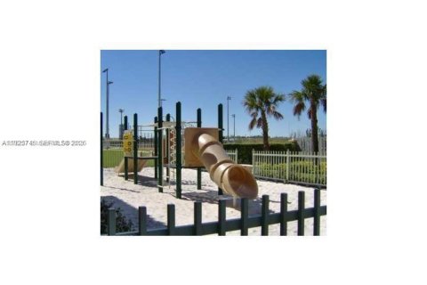 Снять в аренду квартиру в Дорал, Флорида 3 спальни, 112.41м2, № 1984224 - фото 16