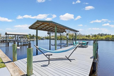 House in Ruskin, Florida 4 bedrooms, 292.64 sq.m. № 2195731 - photo 4