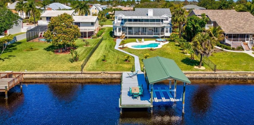 House in Ruskin, Florida 4 bedrooms, 292.64 sq.m. № 2195731