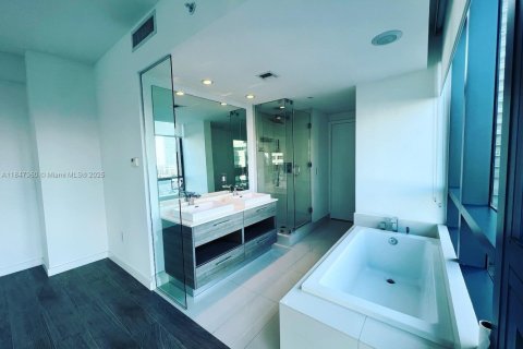Condo in Miami, Florida, 1 bedroom  № 1845788 - photo 6