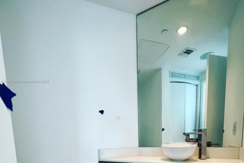 Condo in Miami, Florida, 1 bedroom  № 1845788 - photo 7
