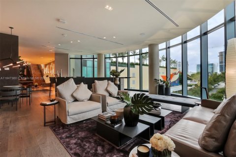 Condo in Miami, Florida, 1 bedroom  № 1845788 - photo 8