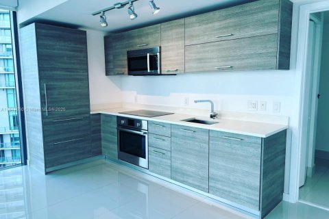 Condo in Miami, Florida, 1 bedroom  № 1845788 - photo 5